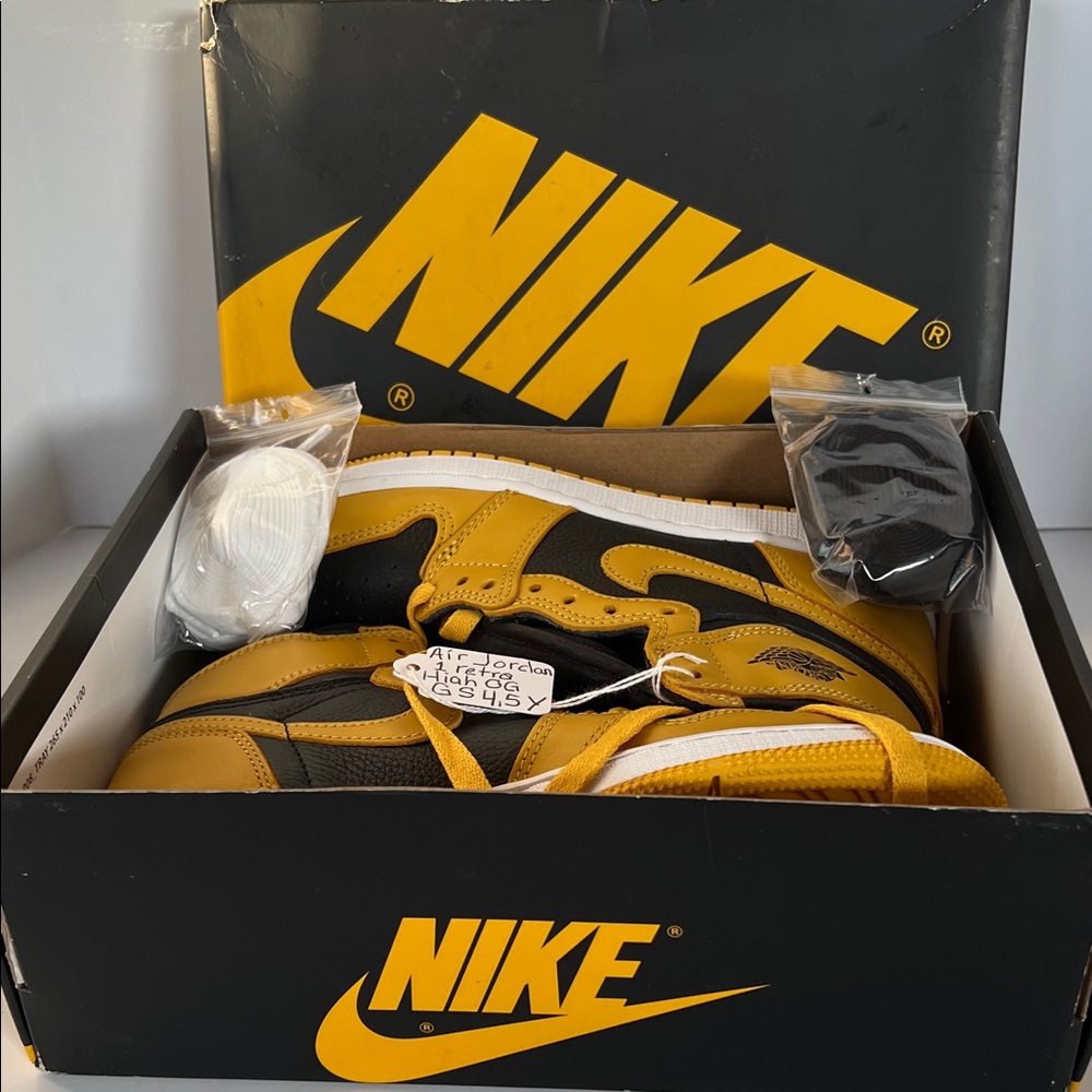 Jordan Kids Sneakers in Yellow and Black